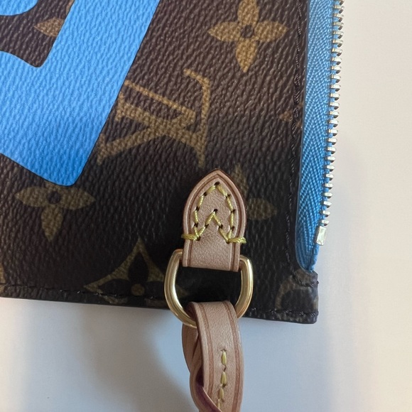 Louis Vuitton Tahitienne Cities Destination Mykonos zip pouch💙💙 - Picture 10 of 11